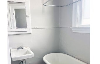 2829 Glendora Ave in Cincinnati, OH - Foto de edificio - Building Photo