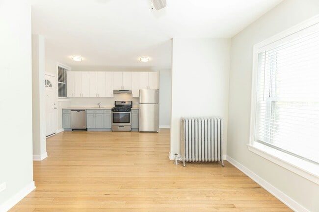 property at 2010 W Foster Ave