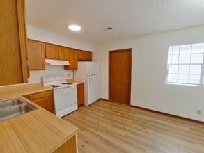 3227 S Illinois St in Wichita, KS - Building Photo - Building Photo