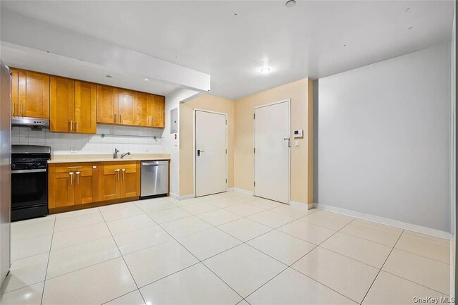 106-07 Northern Blvd in Queens, NY - Building Photo - Building Photo