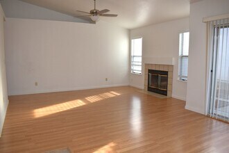 9435 Soaring Oaks Dr in Elk Grove, CA - Building Photo - Building Photo