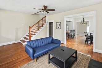 1334 Newton St NE-Unit -D in Washington, DC - Foto de edificio - Building Photo