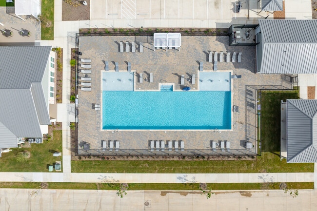 Whispering Pointe Apartments in San Marcos, TX - Building Photo - Building Photo