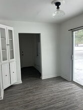 24 Goodrich Ave in Hillsdale, MI - Foto de edificio - Building Photo