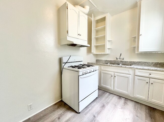 2606 Normandie Ave in Los Angeles, CA - Building Photo - Building Photo