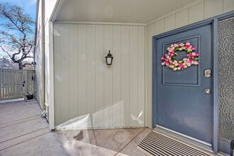 7551 Maywood Dr in Pleasanton, CA - Foto de edificio - Building Photo