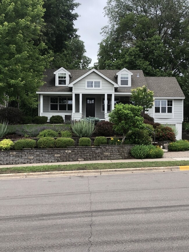 615 Rice St E in Wayzata, MN - Building Photo - Building Photo