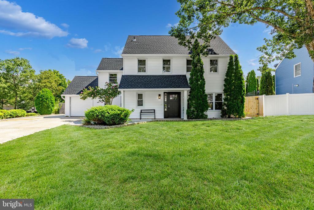 1 Maplewood Ct in Barnegat Township, NJ - Building Photo