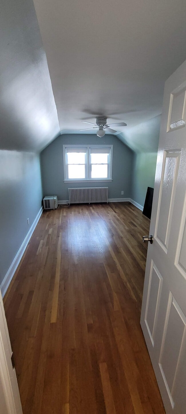 2520 Madison Ave in Bridgeport, CT - Foto de edificio - Building Photo