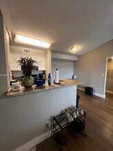 2846 S University Dr in Davie, FL - Foto de edificio - Building Photo