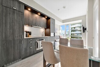 438 Wellington St W in Toronto, ON - Building Photo - Building Photo