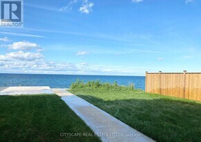 48 Seabreeze Crescent in Hamilton, ON - Building Photo