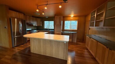 1353 M St in Anchorage, AK - Building Photo - Building Photo