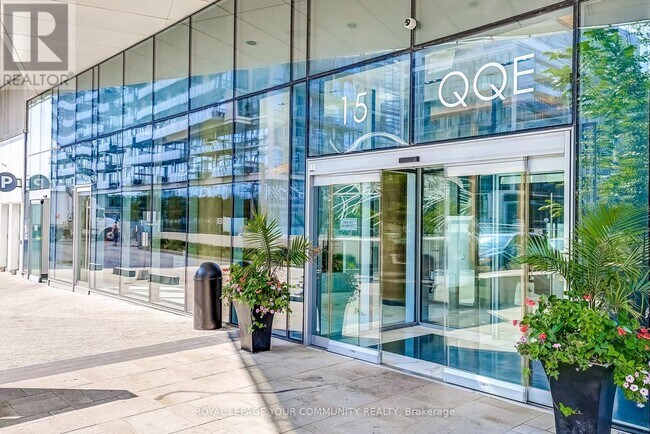 15 Queens Quay E in Toronto, ON - Building Photo - Building Photo