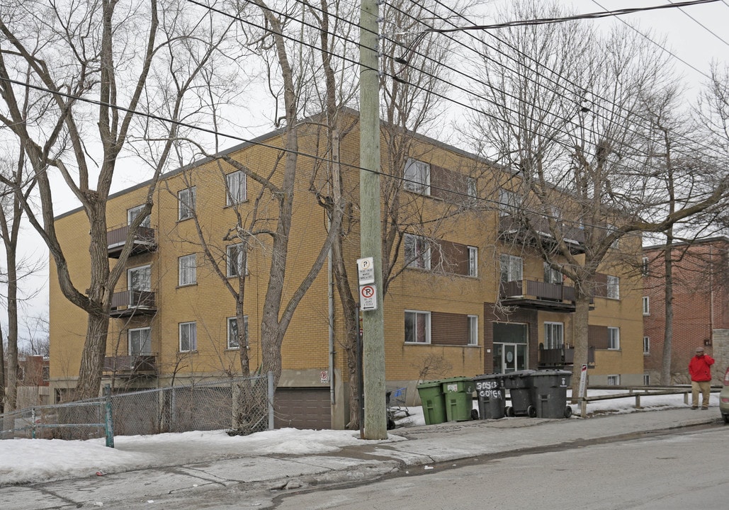 3055 Goyer in Montréal, QC - Building Photo