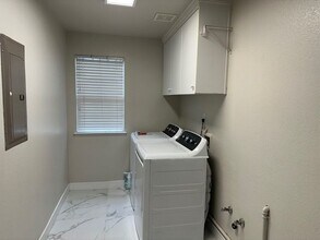 2744 Redbridge Rd in Tracy, CA - Foto de edificio - Building Photo