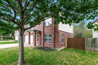 2016 Continental Pass in Cedar Park, TX - Foto de edificio - Building Photo