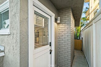 256 Avenida Madrid in San Clemente, CA - Foto de edificio - Building Photo