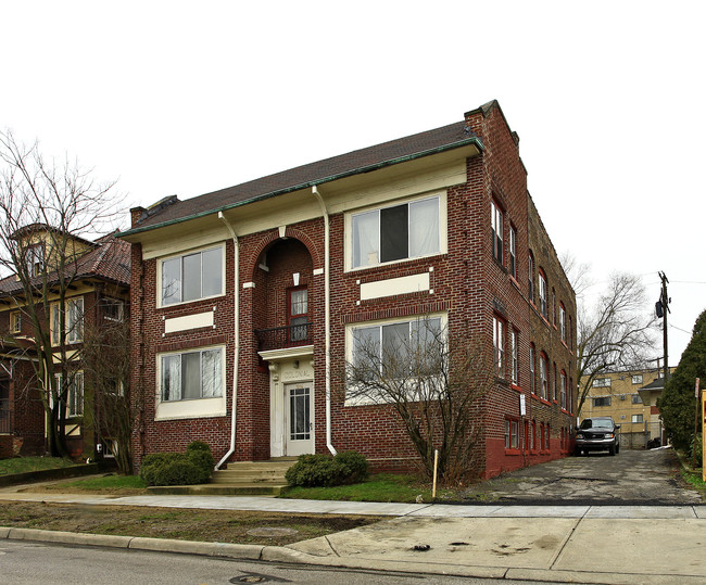3186 Euclid Heights Blvd in Cleveland, OH - Foto de edificio - Building Photo