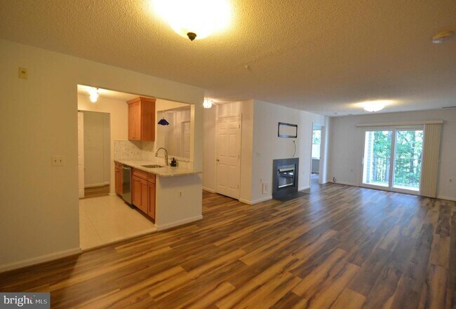 10009 Vanderbilt Cir in Rockville, MD - Building Photo - Building Photo