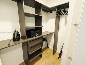 98 NE 5th St in Miami, FL - Building Photo - Building Photo