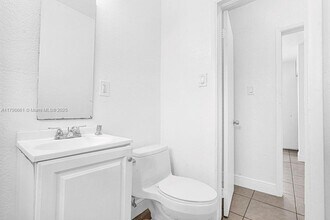 1960 SW 41st Ave-Unit -2 in Fort Lauderdale, FL - Foto de edificio - Building Photo