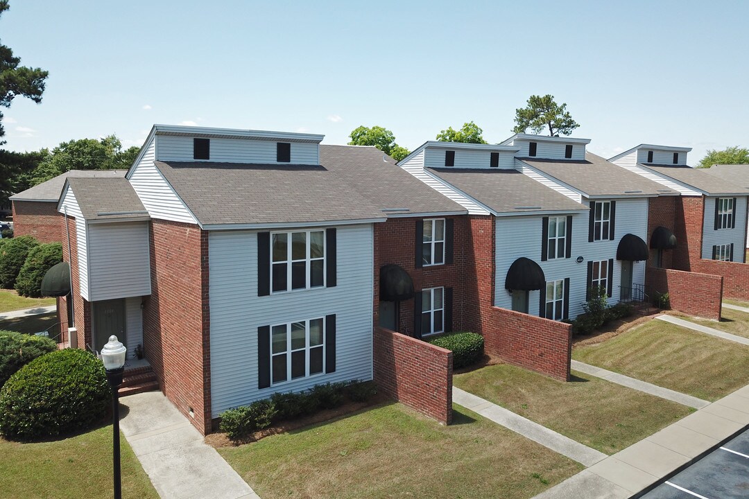Lexington Place Apartments in West Columbia, SC - Building Photo
