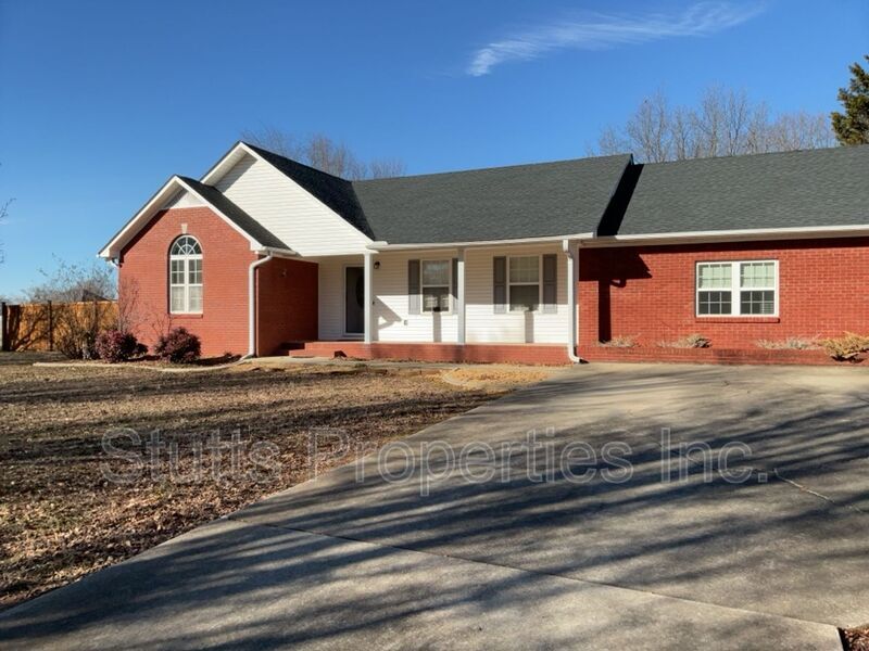 183 Dora Dr in Rogersville, AL - Building Photo