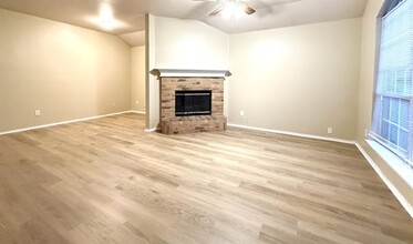 1824 McNeely St in Lancaster, TX - Building Photo - Building Photo