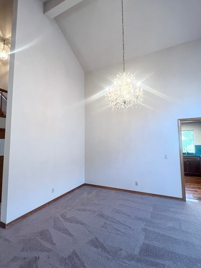 1305 Manzano Way in Sacramento, CA - Building Photo - Building Photo