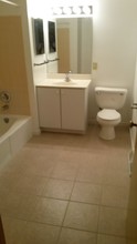 1 Williamsburg Ct, Unit D in Pekin, IL - Building Photo - Building Photo