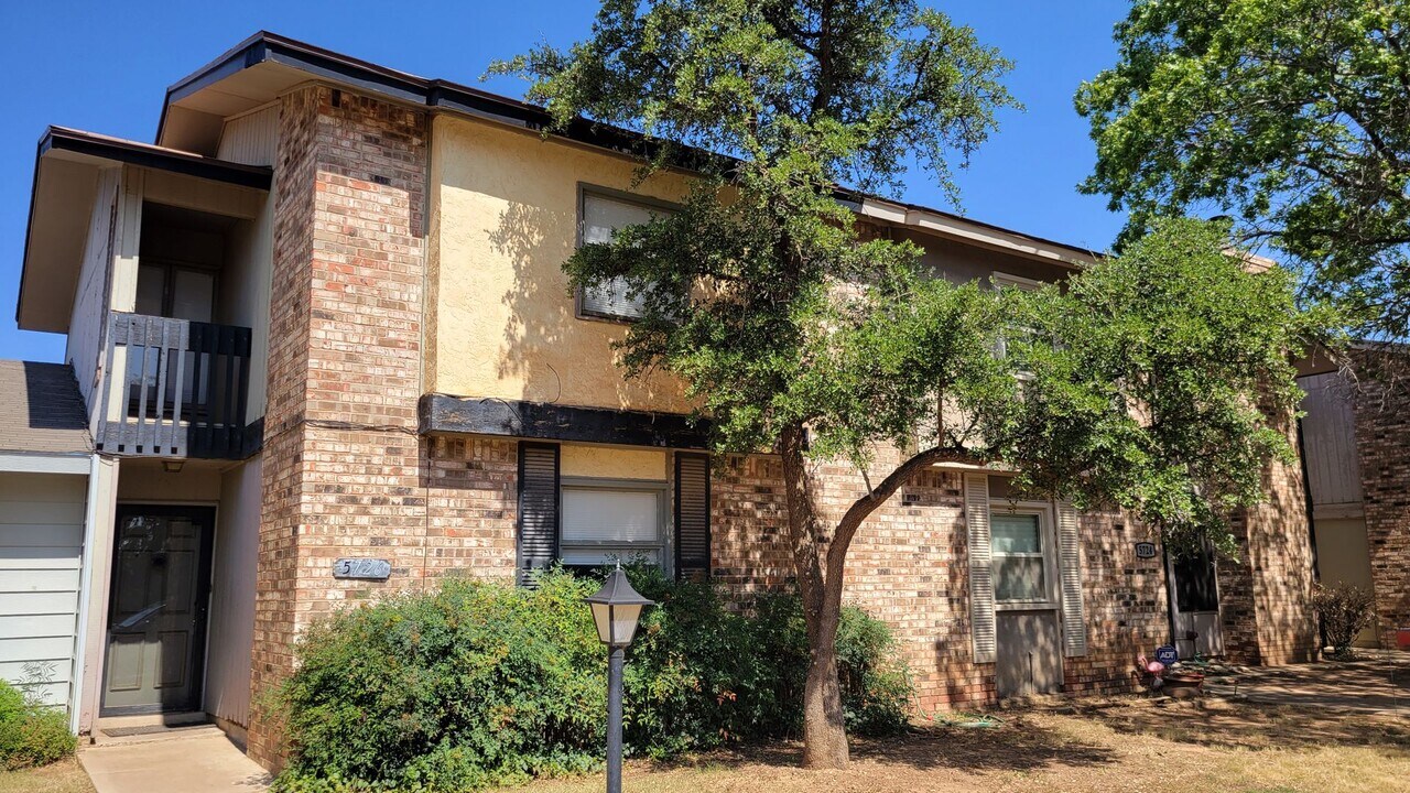 5726 38th St in Lubbock, TX - Building Photo