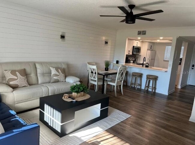 3700 S Beneva Rd, Unit 604 in Sarasota, FL - Foto de edificio - Building Photo