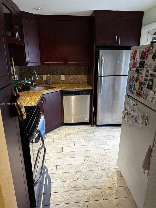 608 NE 2nd St in Dania Beach, FL - Building Photo - Building Photo