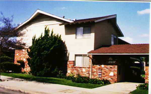 8703-8707 E 5th St in Downey, CA - Foto de edificio