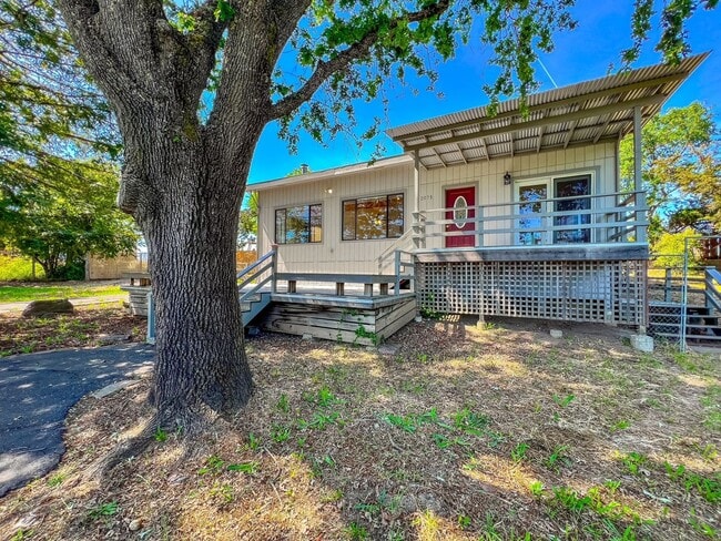 2073 Monticello Rd in Napa, CA - Building Photo - Building Photo