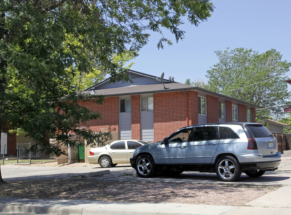 405 Geneva St in Aurora, CO - Building Photo