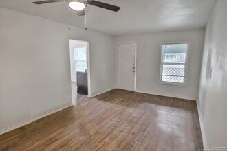 2426 Cincinnati Ave in San Antonio, TX - Building Photo - Building Photo