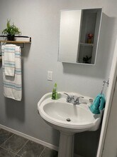 145 W Dickson Ave, Unit #1 in San Antonio, TX - Building Photo - Building Photo
