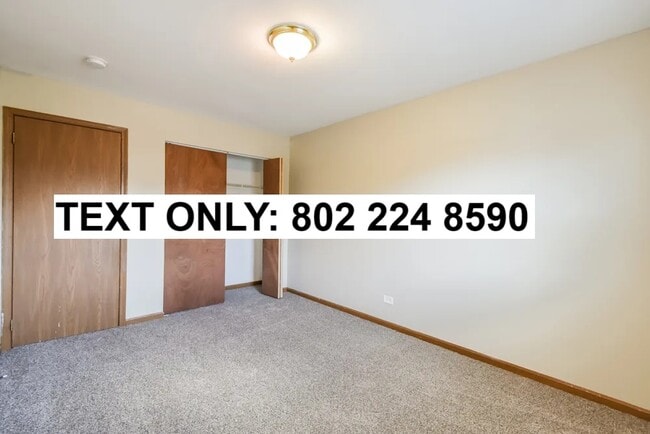 27 Magnolia Dr in Streamwood, IL - Building Photo - Building Photo