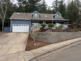 2719 Hallmark Ln in Eugene, OR - Building Photo