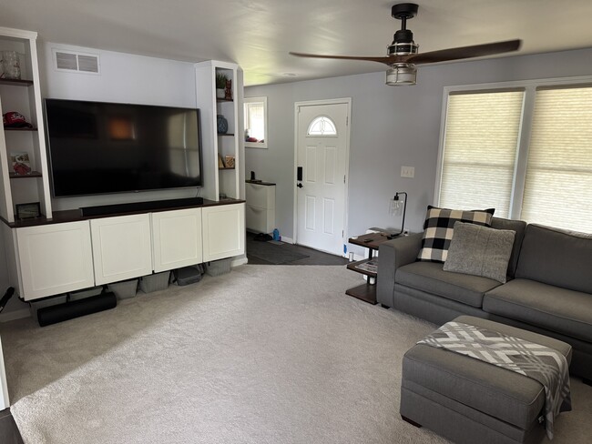 1303 E Thirteen Mile Rd in Royal Oak, MI - Building Photo - Building Photo