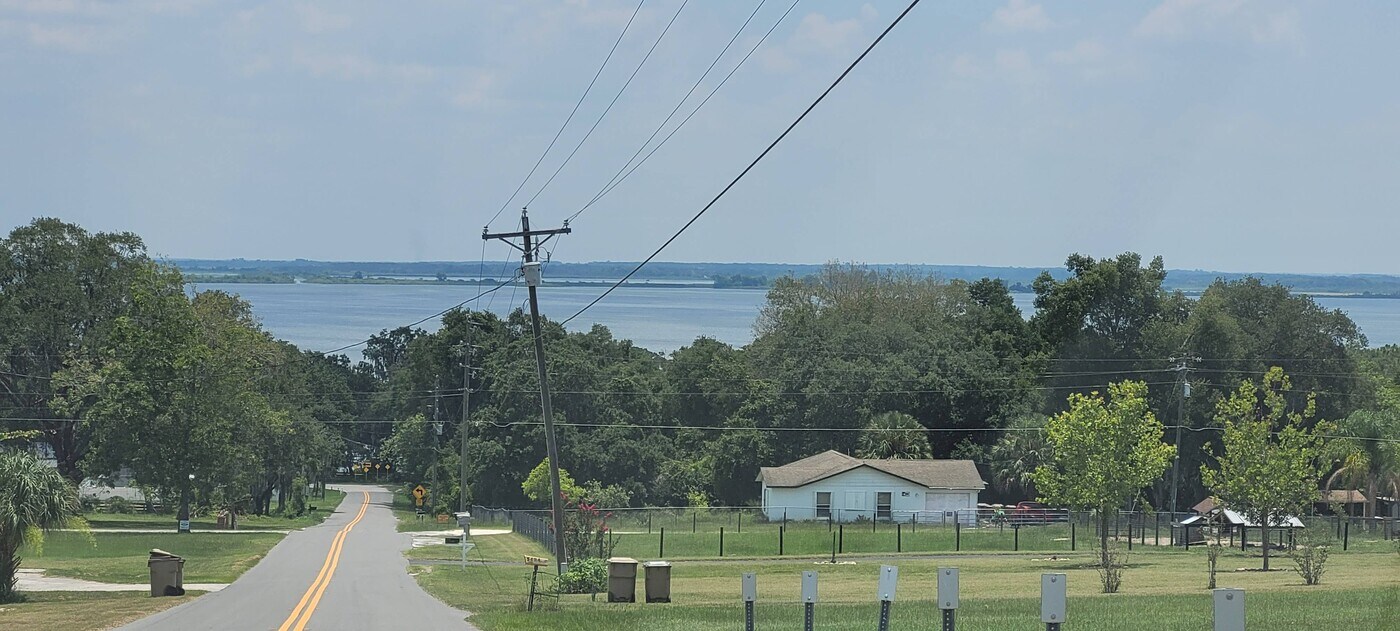 5515 Bird Island Dr in Lady Lake, FL - Foto de edificio