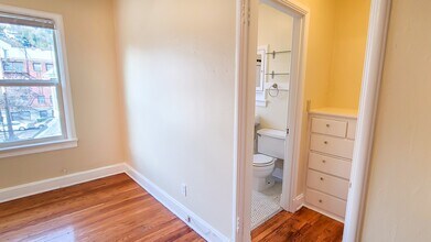 Capri Apartments in Portland, OR - Building Photo - Building Photo