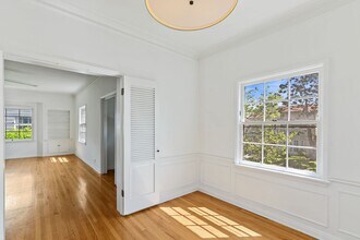 117 1/2 N Harper Ave, Unit 117 1/2 in Los Angeles, CA - Foto de edificio - Building Photo