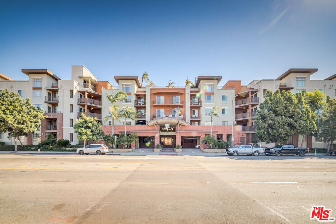 100 Alameda St in Los Angeles, CA - Building Photo