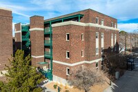 Campus Lofts in Albuquerque, NM - Foto de edificio - Building Photo