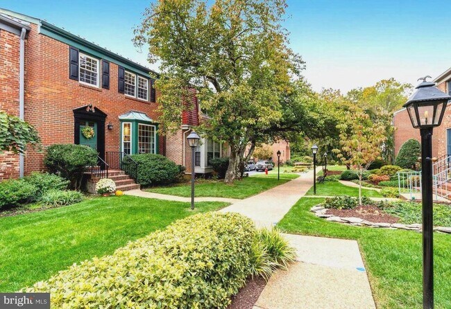 137 E St NE in Vienna, VA - Building Photo - Building Photo