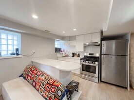 2046 W Iowa St, Unit G1 in Chicago, IL - Building Photo