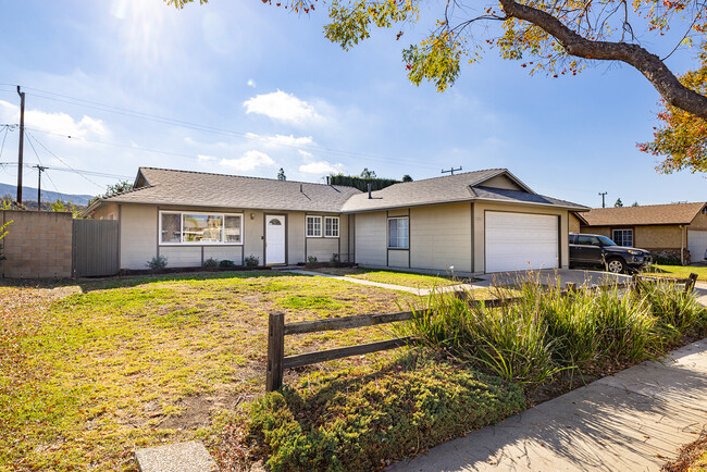 2206 Stinson St in Simi Valley, CA - Building Photo - Building Photo